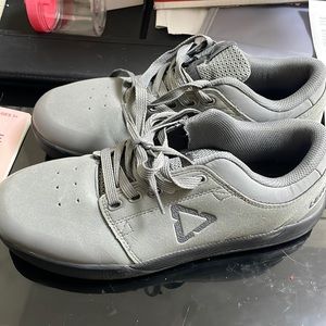 New mens leatt mountain bike shoes in grey